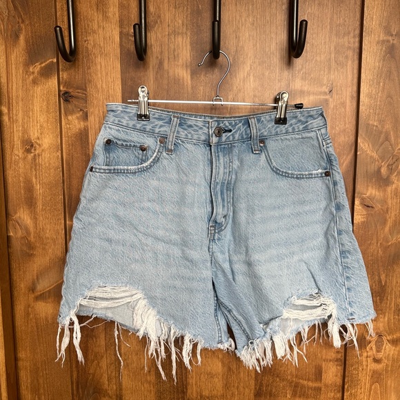 Abercrombie & Fitch Pants - Abercrombie and Fitch “The Loose Short” - High Rise